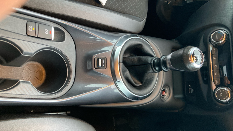 Nissan Juke 1.0 DiG-T 114 N-Connecta 5dr Petrol Hatchback